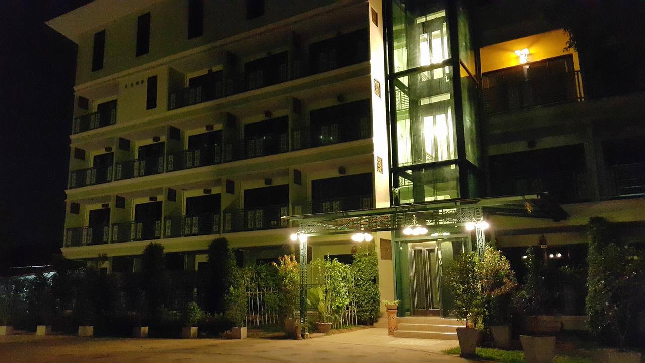 Garden Corner Resort & Hotel Phitsanulok Buitenkant foto