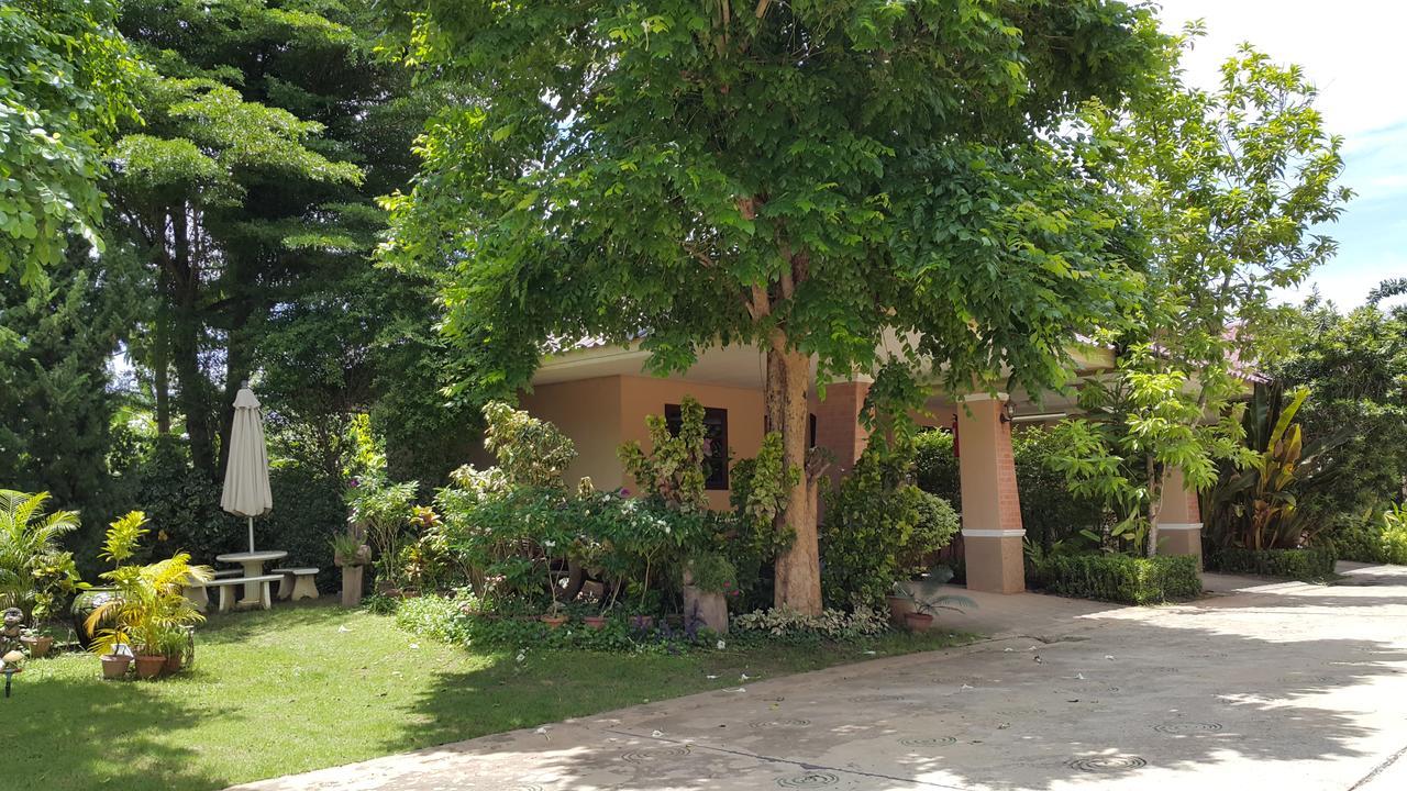 Garden Corner Resort & Hotel Phitsanulok Buitenkant foto