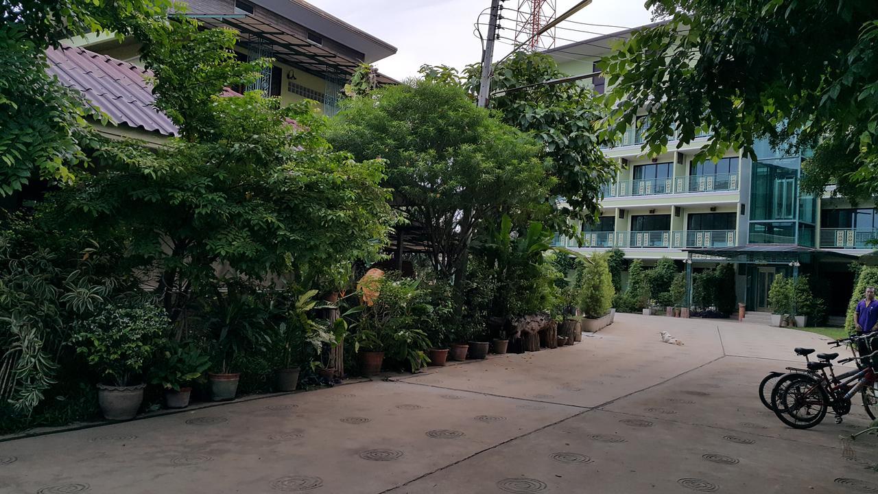 Garden Corner Resort & Hotel Phitsanulok Buitenkant foto