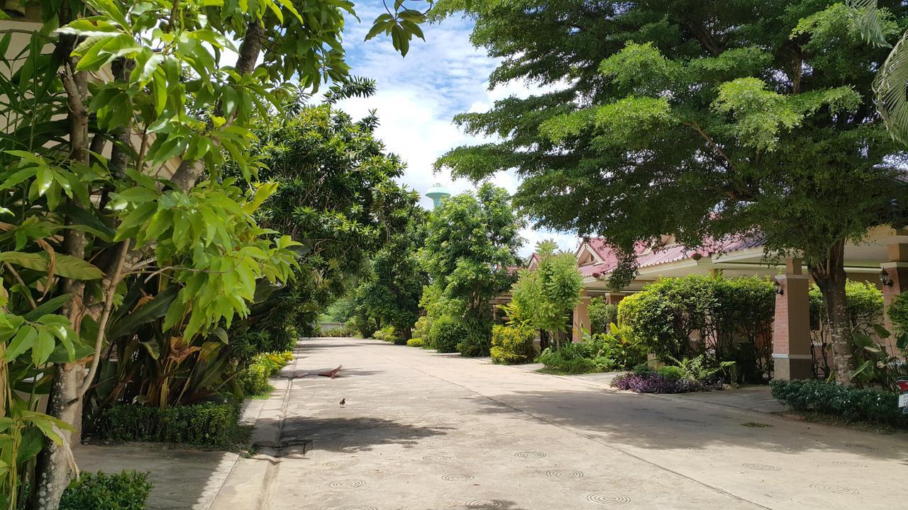 Garden Corner Resort & Hotel Phitsanulok Buitenkant foto