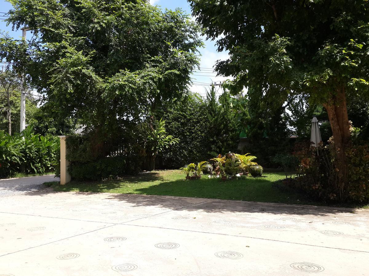 Garden Corner Resort & Hotel Phitsanulok Buitenkant foto